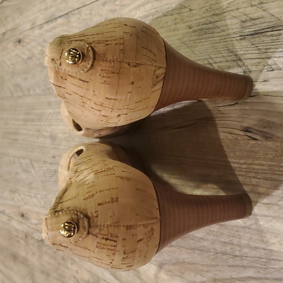 Stuart Weitzman Logo Plainfield Natural Cork Peep Toe Platform Pump - Picture 5 of 9